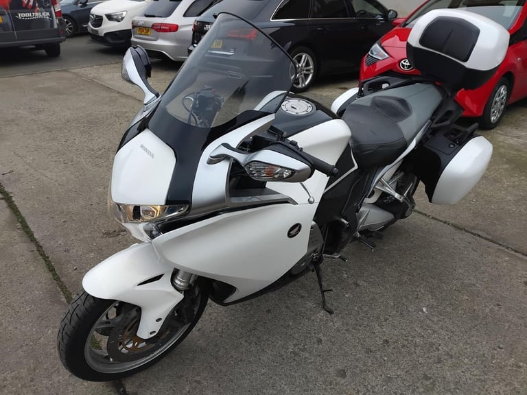 2011 11 HONDA VFR 1200 F-A WHITE VFR1200F FULL LUGGAGE SPORTS TOURER NEW MOT