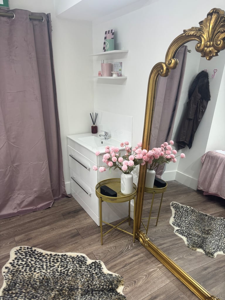 Beauty room to rent 