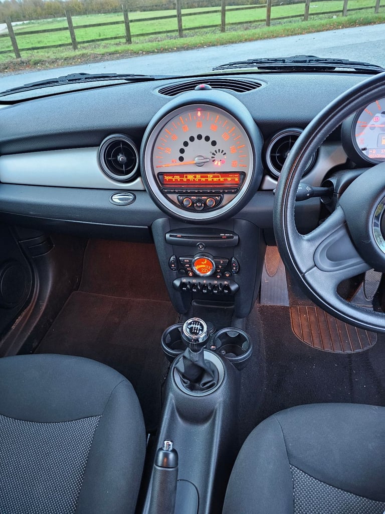 Mini One 1.6 Manual **FRESH MOT GREAT EXAMPLE**