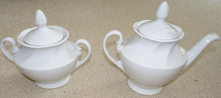 image for Pair of white porcelain coffee pot and sugar pot