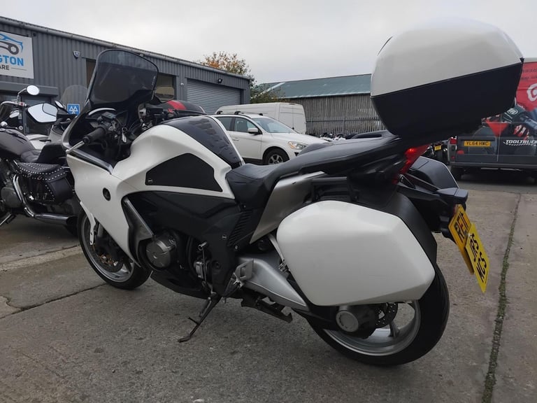 2011 11 HONDA VFR 1200 F-A WHITE VFR1200F FULL LUGGAGE SPORTS TOURER NEW MOT