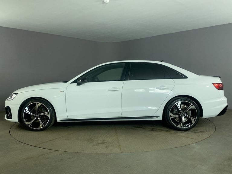 2023 73 AUDI A4 2.0 TFSI 35 BLACK EDITION SALOON 4DR PETROL S TRONIC EURO 6 (S/S
