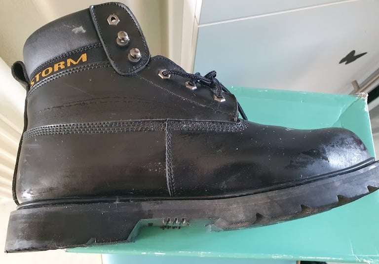 STORM STEEL TOE BOOTS