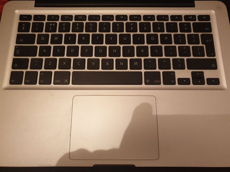 APPLE MACBOOK PRO A1278 13inch LAPTOP WITH CHARGER 2.26GHZ C2D, 4GB DDR3 128GB SSD RUNNING BIG SUR.