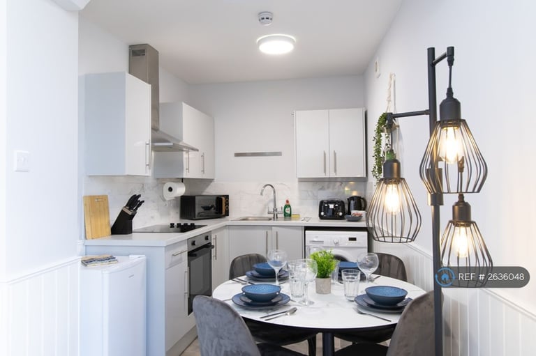 2 bedroom flat in Kingston House, Southsea, PO5 (2 bed) (#2636048)