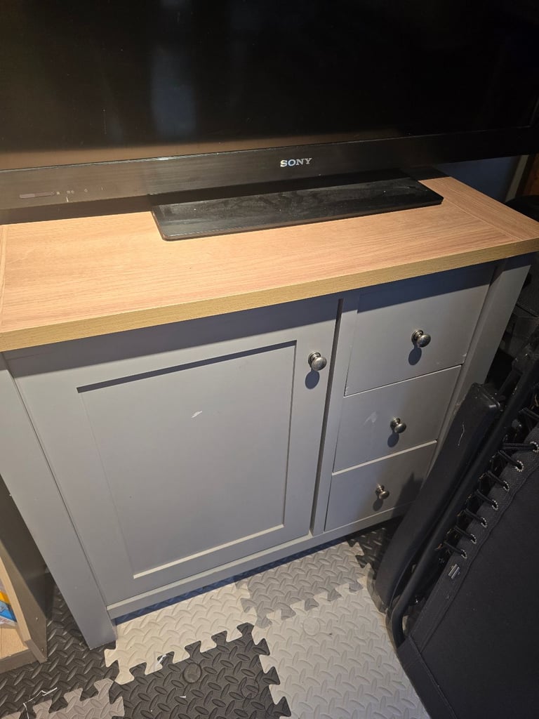 Very pretty sideboard - 40cms W x 77cms H X 83cms L no longer needed