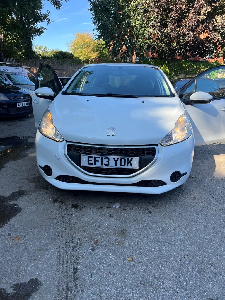 Peugeot, 208, Hatchback, 2013, Manual, 1199 (cc), 5 doors