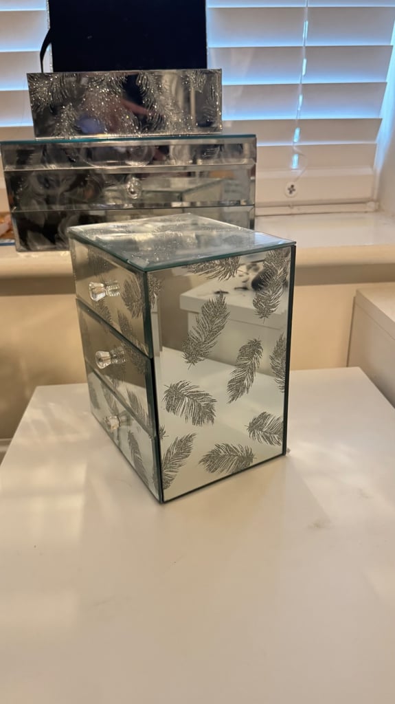 Mirrored feather jewellery box with 3 drawers 