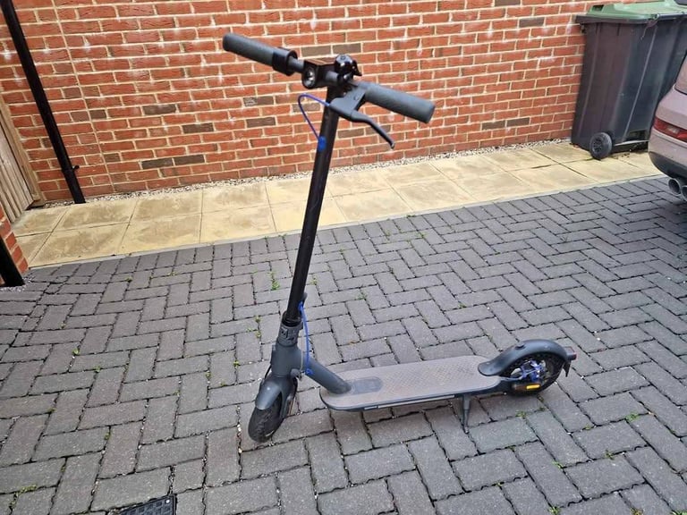 image for Xiaomi MI 3 scooter with solid tires and Charger