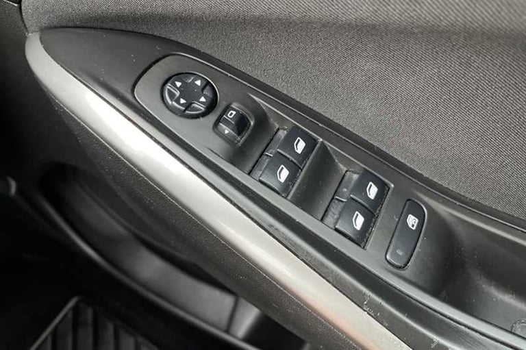 2019 Vauxhall Grandland X 1.2 Turbo SE 5dr HATCHBACK PETROL Manual