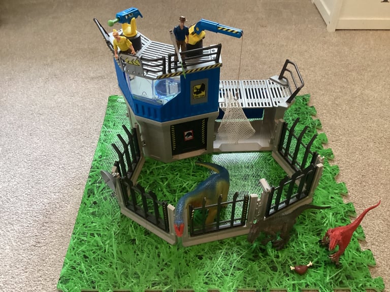 Schleich dinosaur research station 