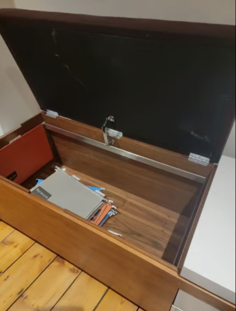Good size storage with drawers 