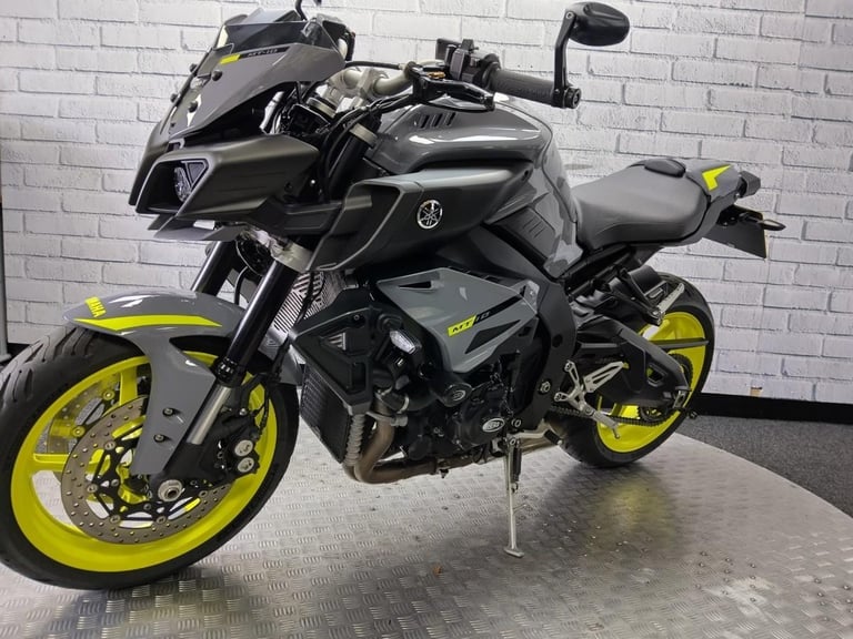 YAMAHA MT-10, 2017/17, JUST 8,002 MILES COVERED, NICE EXTRAS FITTED