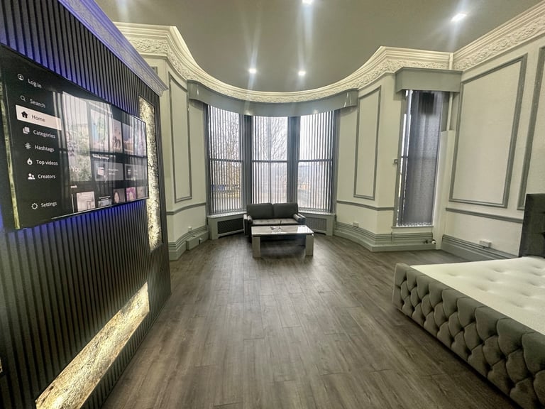 ** All bills inclusive Studio Flat with roof top garden **