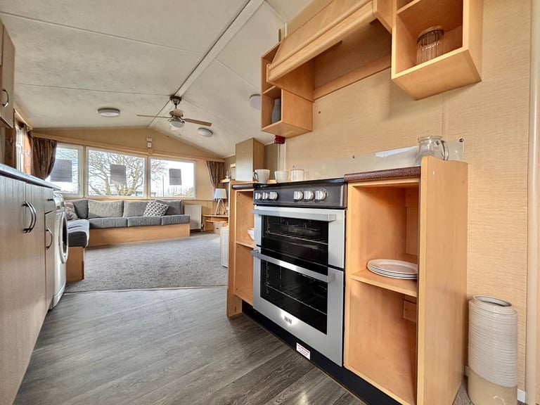 CHEAP STATIC CARAVAN FOR SALE AT BROADLAND SANDS 