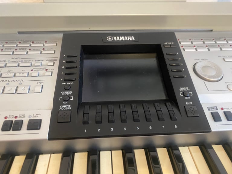 Yamaha PSR 3000 electronic keyboard, stand , cover and carry case 