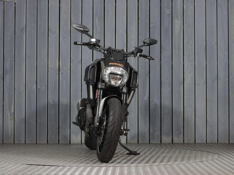 2019 19 DUCATI DIAVEL CARBON