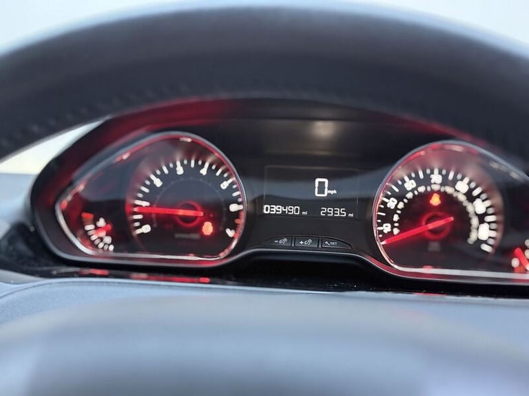 2015 Peugeot 208 1.2 VTi Style 3dr HATCHBACK PETROL Manual