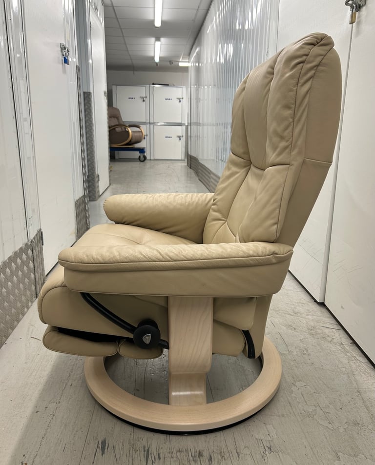 Ekornes Stressless Mayfair Large Size Beige Leather Power Recliner 2021