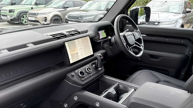 2025 Land Rover Defender 3.0 D250 X-Dynamic SE 90 3dr Auto ESTATE DIESEL Automatic