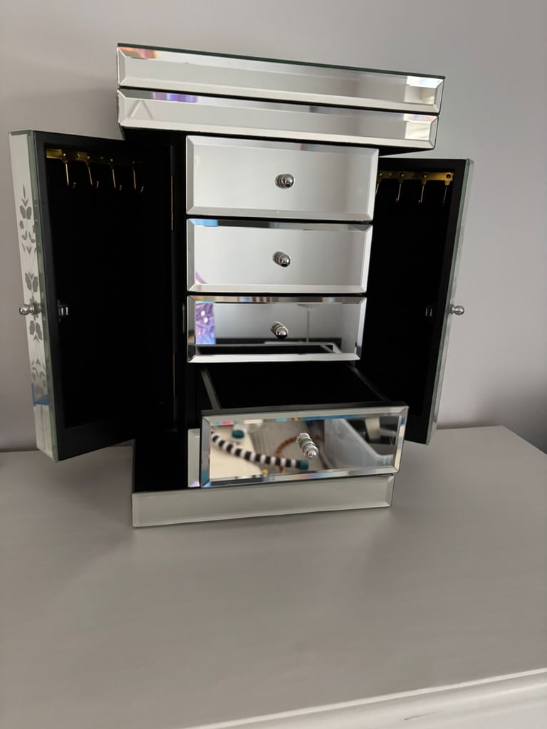 Mirrored Jewellery Cabinet 
