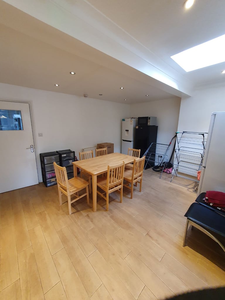 Newly decorated large double room 