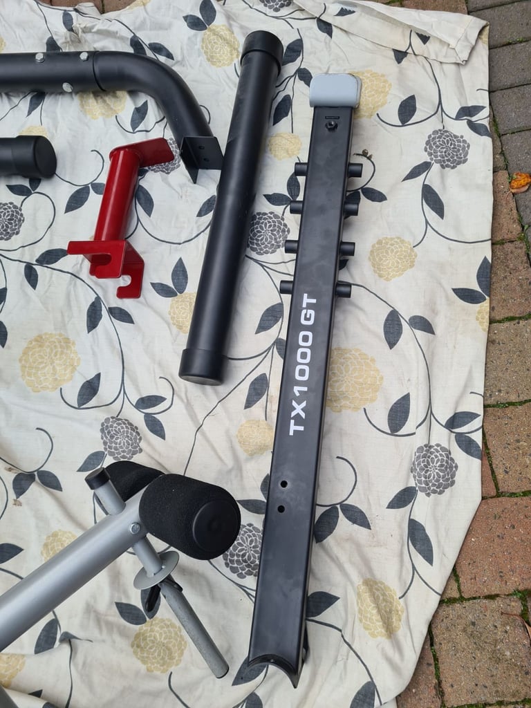 Adjustable weight bench and barbell rack 