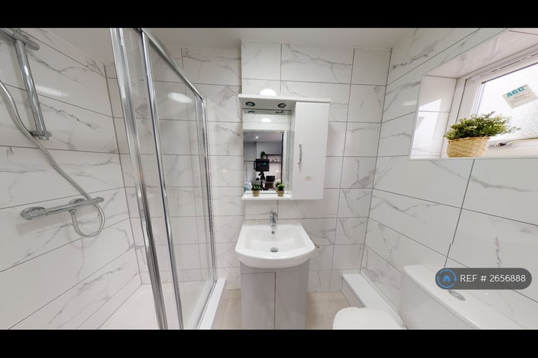 5 bedroom house in Charter Avenue, Coventry, CV4 (5 bed) (#2656888)