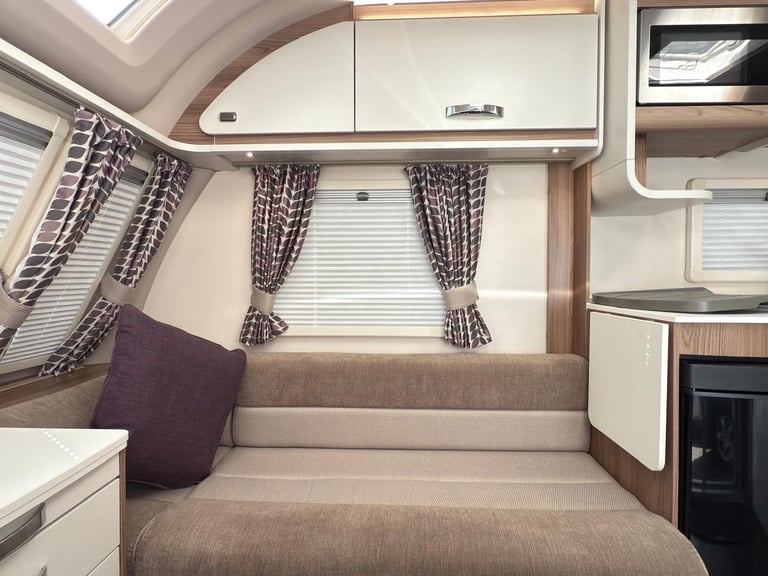 2018 Swift Freestyle EB, 4 berth with rear island bed, centre washroom, 