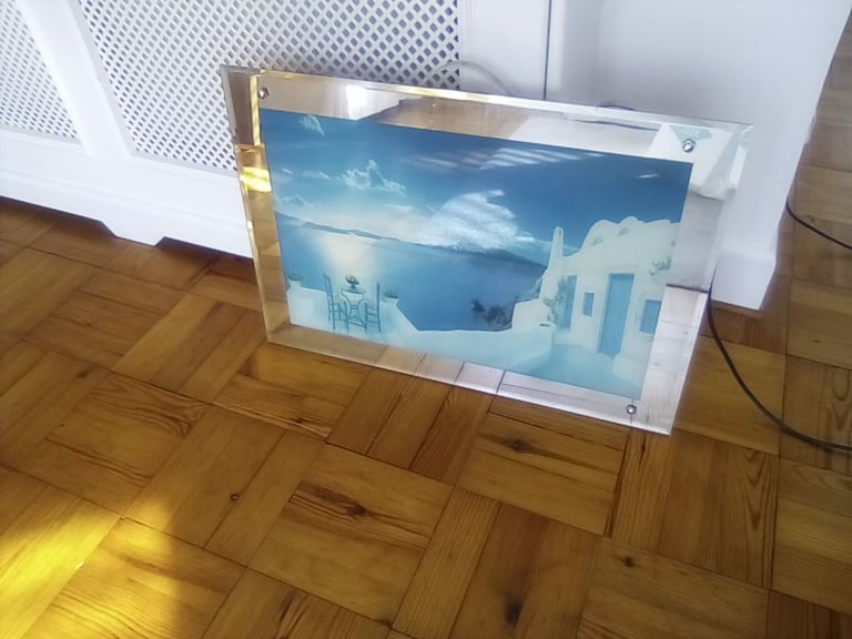 image for Wall mountable or portable picture light box.