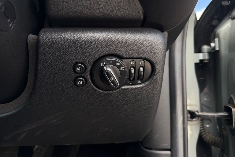 2020 MINI Hatch 1.5 Cooper Sport II 3dr [Comfort/Nav Pack] Hatchback PETROL Manual