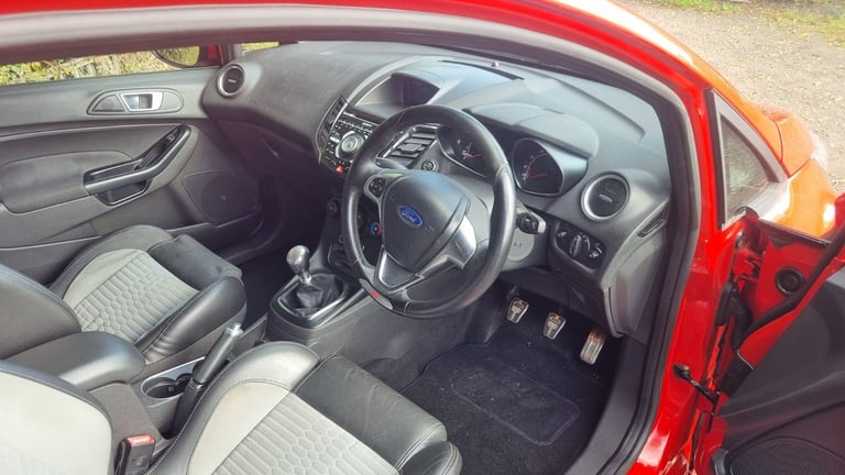 Ford, FIESTA ST-2, RED, Hatchback, 2015, Manual, 1596 (cc), 3 doors