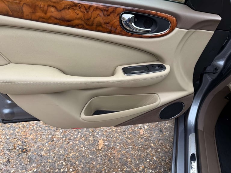 2007 Jaguar XJ 2.7 XJ Executive TDVi Auto 4dr Saloon Diesel Automatic