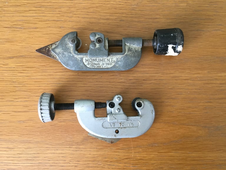Pipe cutters / tube cutters