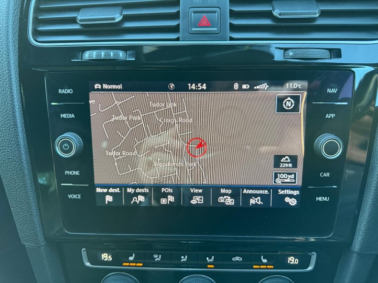 Volkswagen Golf " R " 310 BHP / D.S.G AUTO / 4 MOTION / NEW 19 INCH ALLOYS