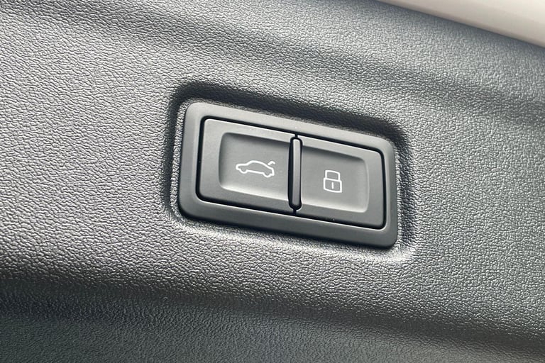 2025 Audi Q6 e-tron 100kWh Performance Sport SUV 5dr Electric Auto (306 ps) ESTATE Electric Autom...