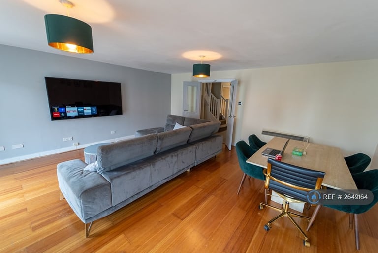3 bedroom flat in The Mailbox, Birmingham, B1 (3 bed) (#2649164)