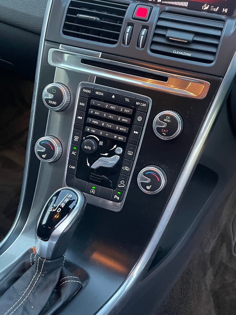 Volvo, XC60, Estate, 2017, Semi-Auto, 2400 (cc), 5 doors