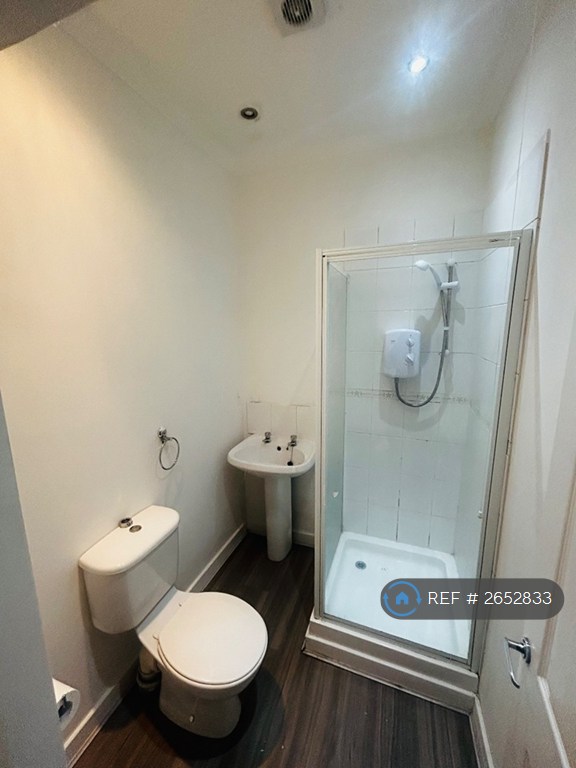 1 bedroom flat in Luggiebank Road, Kirkintilloch, Glasgow, G66 (1 bed) (#2652833)