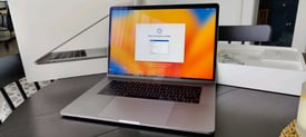 Apple MacBook Pro 15" 2017 i7,512gb,Radeon GFX upgrade,Boxed Like new!