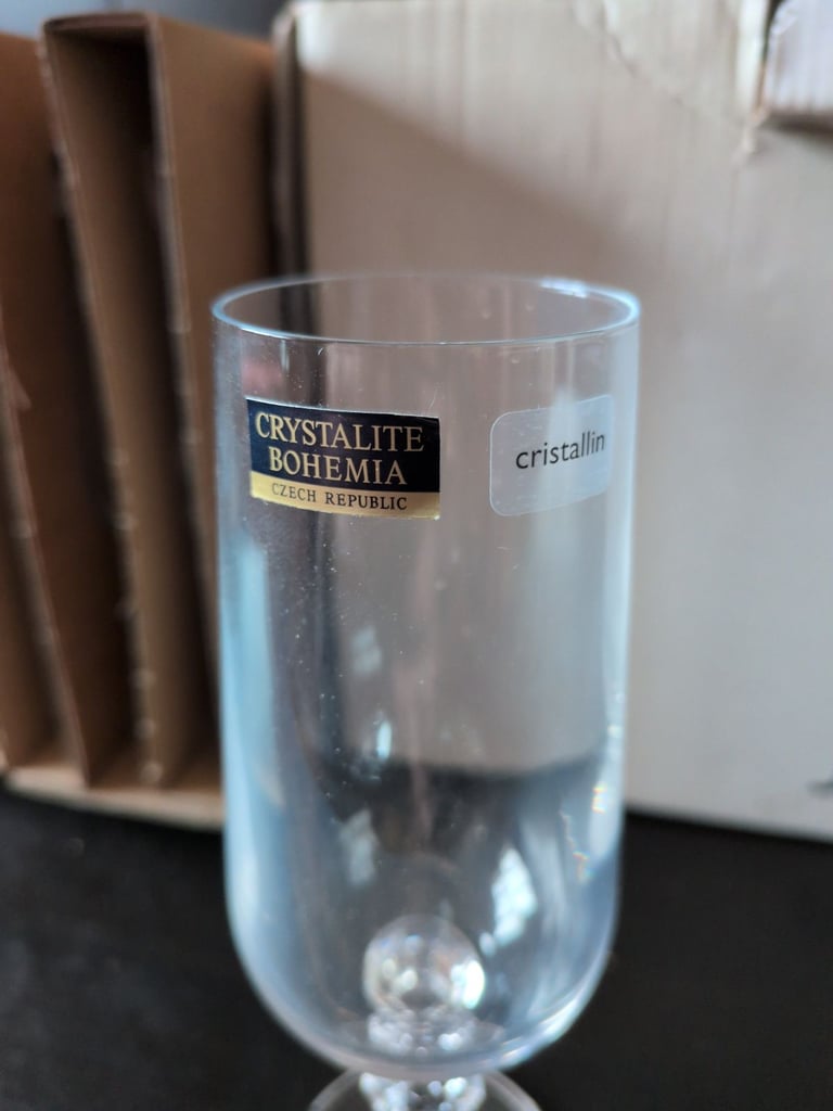 Set of 6 lead-free crystal champagne glasses