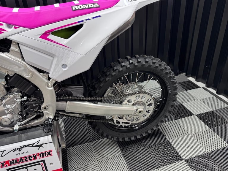 BRAND NEW HONDA CRF 250 RS PINK EDITION MOTO-X BIKE