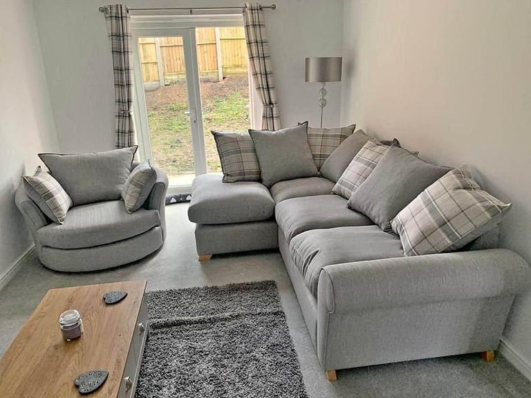 image for Grey 1x cuddle chair/4x settees for sale