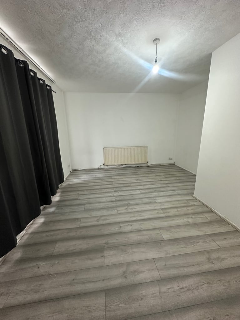 4 Bed House In Eastham E6 2PX