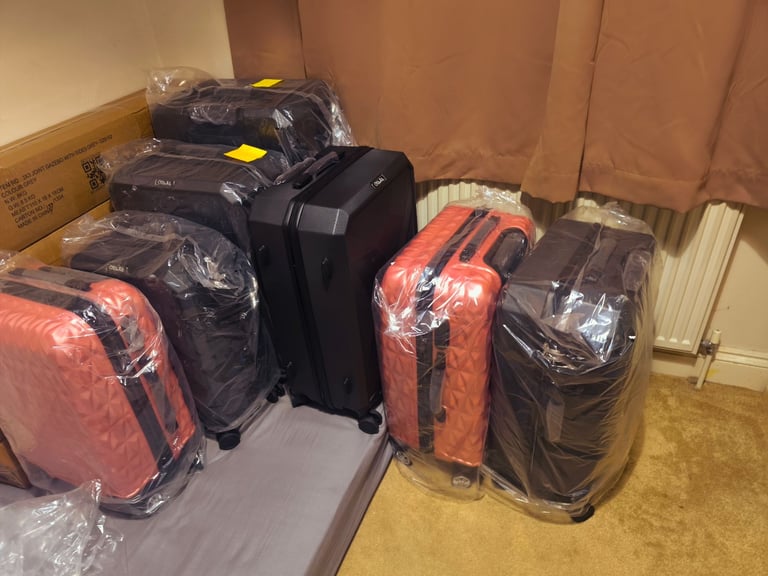 ‼️Clearance sale🥳 on medium and cabin suitcases