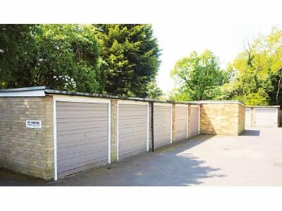 Lock up secure garage to rent in north finchley whetstone 