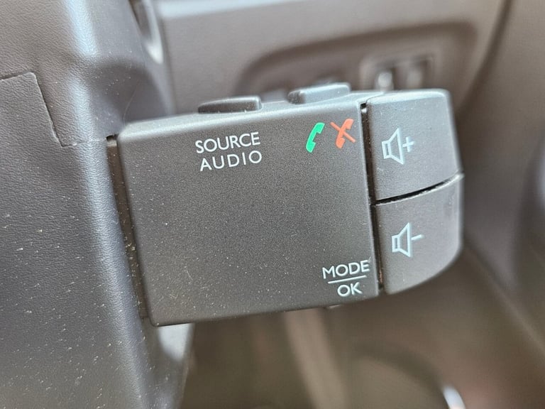 2018 Renault Captur 1.5 dCi ENERGY Iconic SUV 5dr Diesel Manual Euro 6 (s/s) (90 ps) HATCHBACK Di...