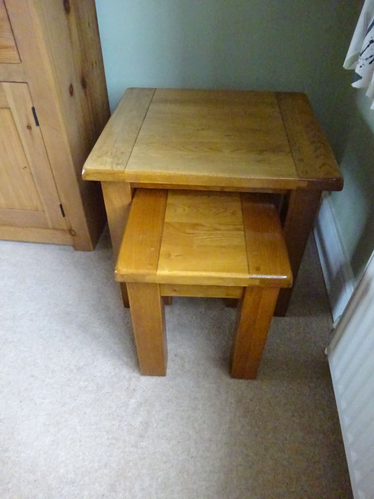 NEST OF TWO OAK TABLES 