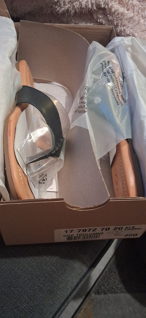 image for Ugg flip flops 