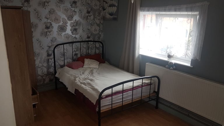 Warm DOUBLE ROOM to RENT quite neighborhood